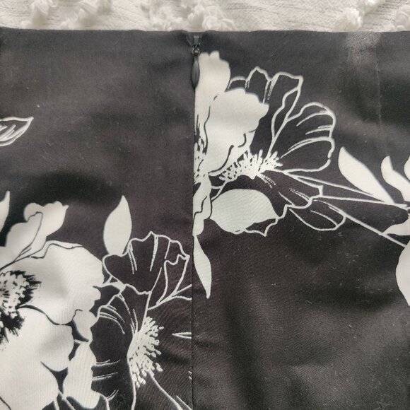 Worthington Black and White Flowered Skirt Size 10 - Picture 4 of 5